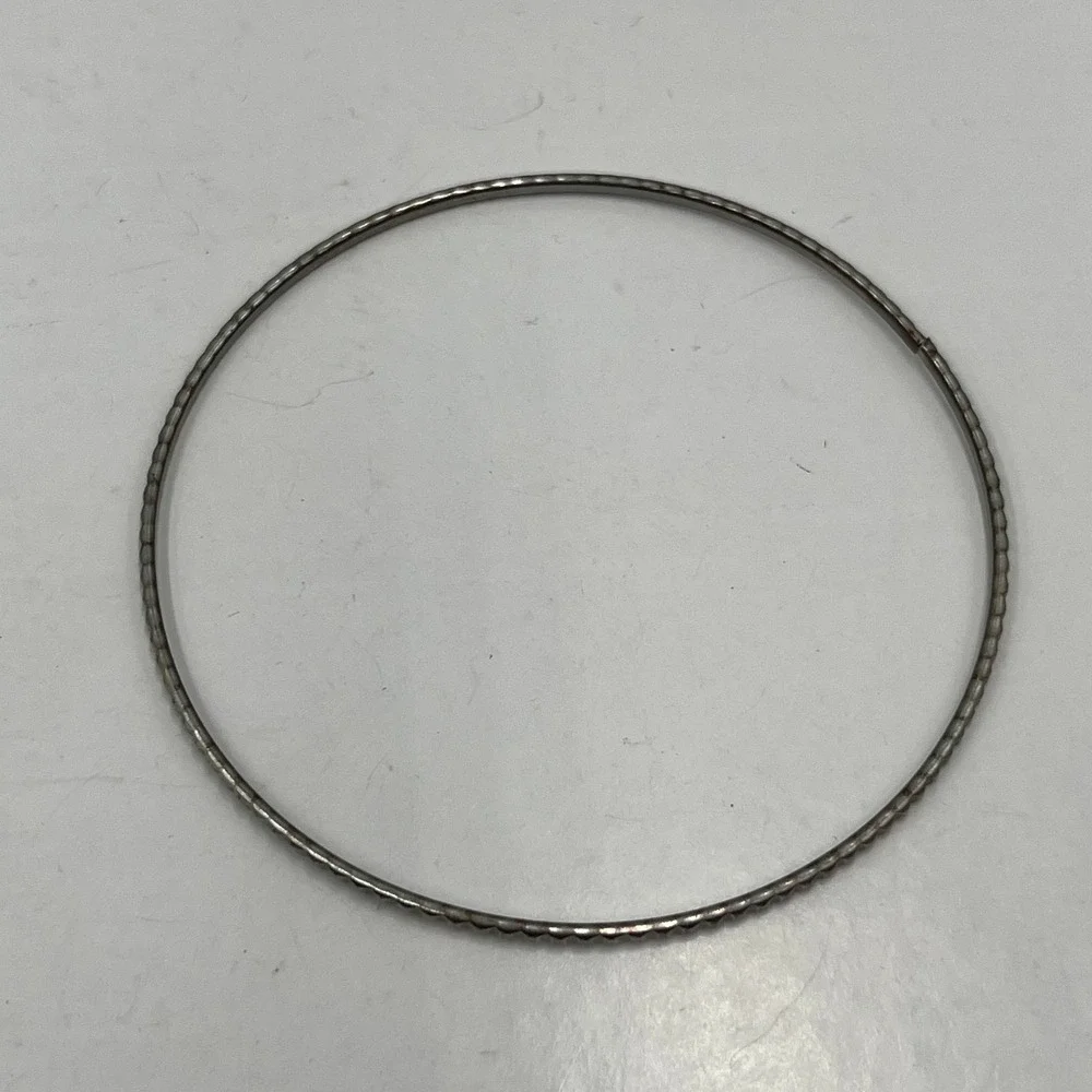 Vintage Stackable Silver-Tone Bangle Bracelets Set 4 Textured Dotted Glimmer - Picture 4 of 9